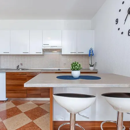 Mit Balkon Und Meerblick By Interhome דירה *