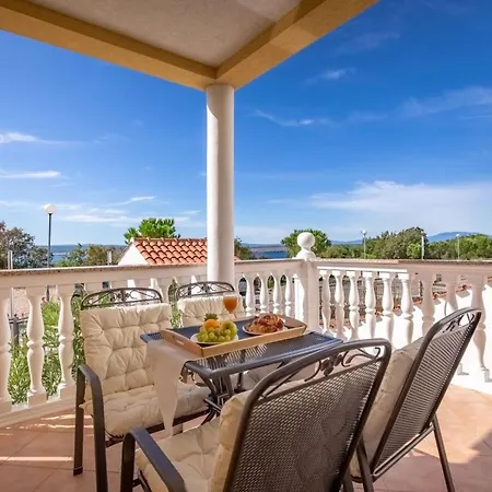 Mit Balkon Und Meerblick By Interhome דירה *